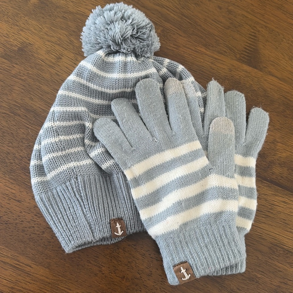 Women’s hat and glove set